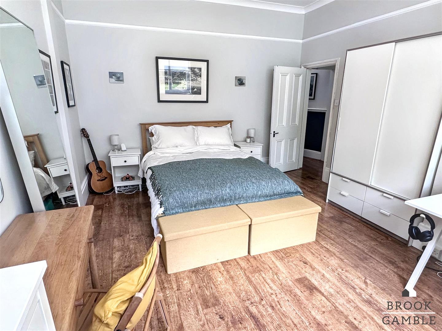 2 Bedroom Apartment. 9 Upper Avenue in Eastbourne,  10